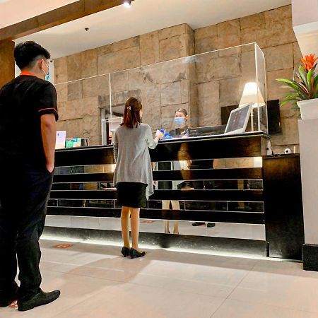 The B Hotel Alabang Muntinlupa City Exterior foto