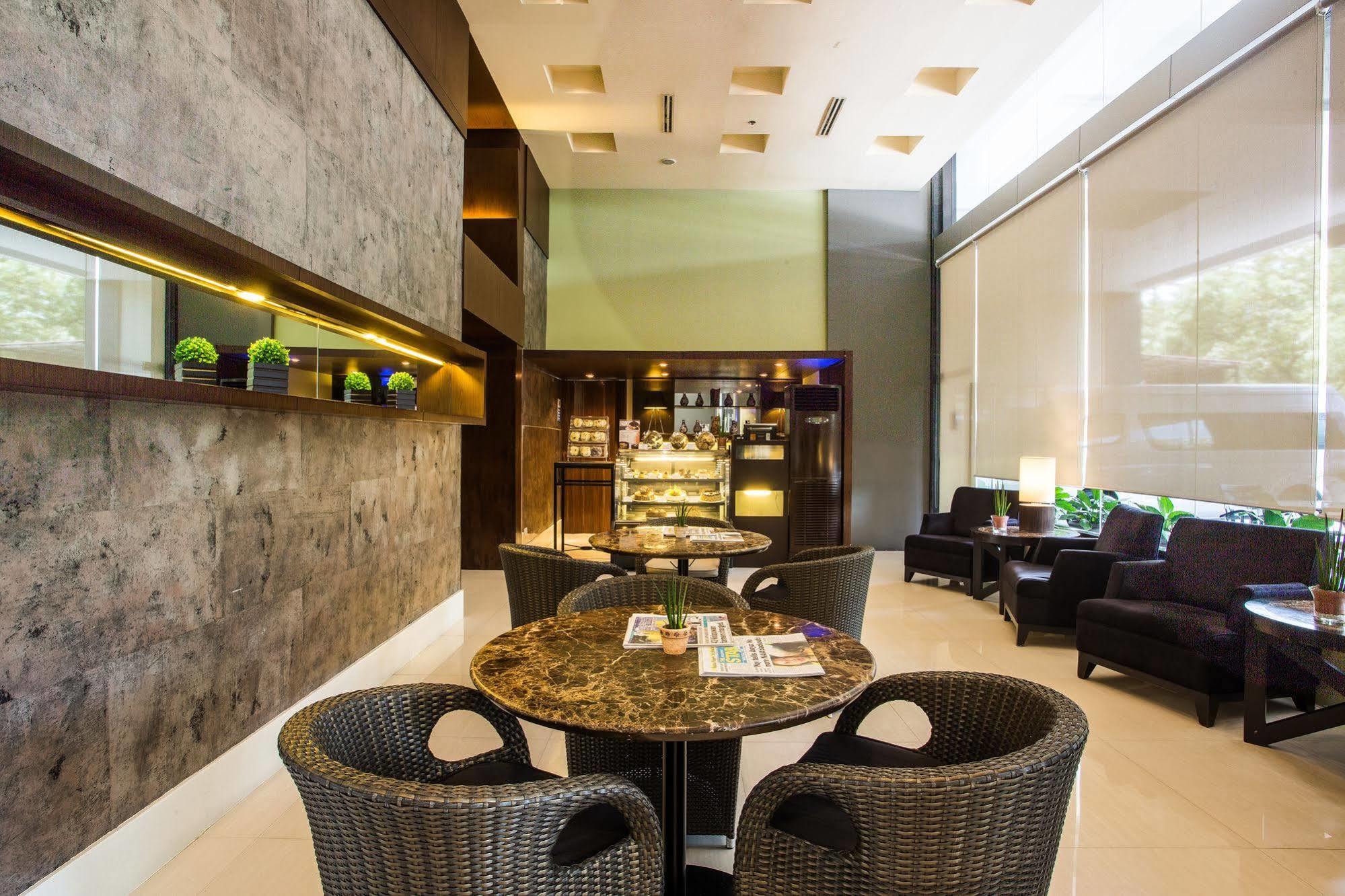 The B Hotel Alabang Muntinlupa City Exterior foto