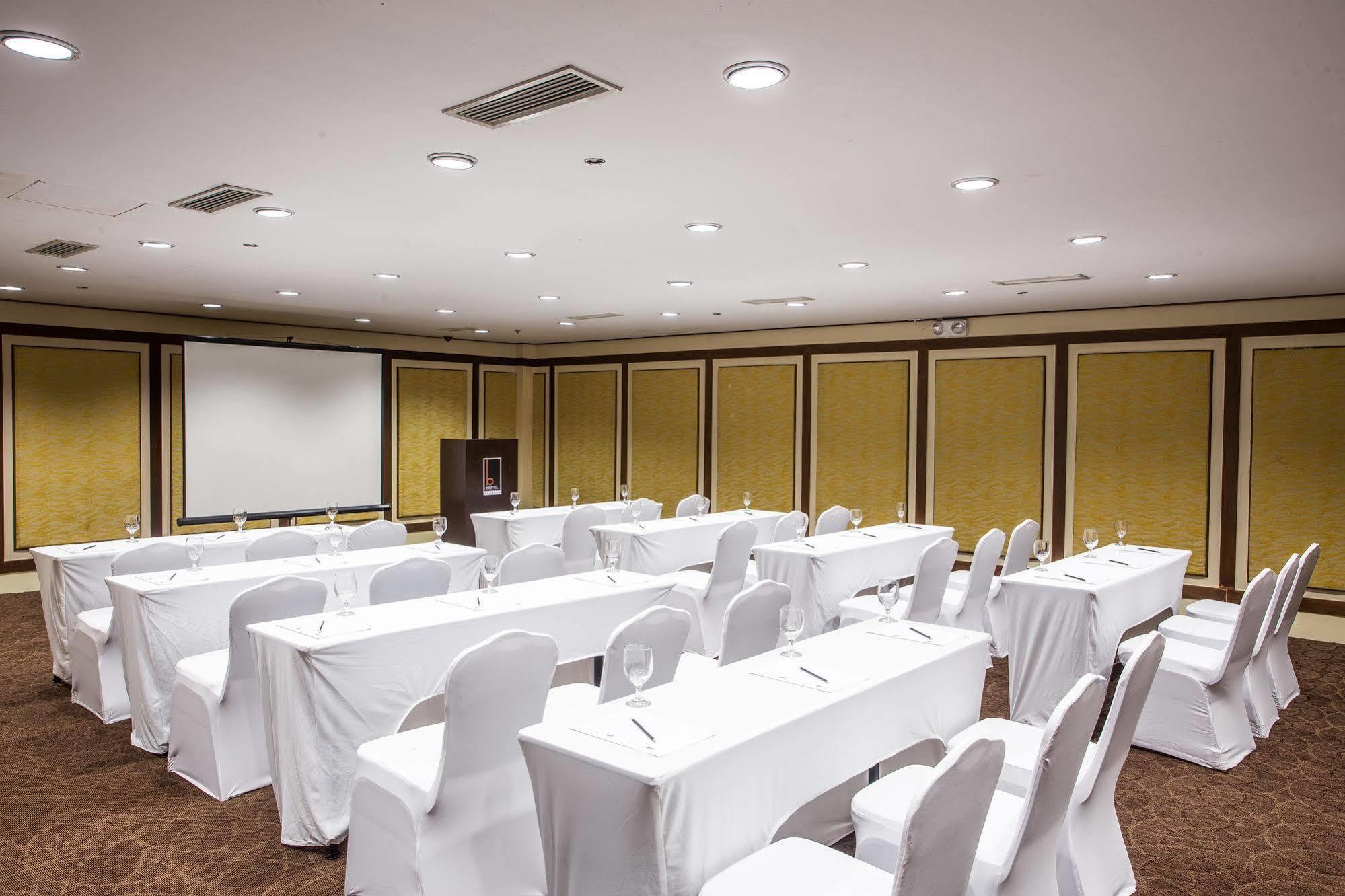 The B Hotel Alabang Muntinlupa City Exterior foto